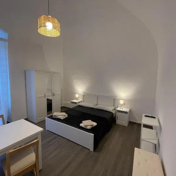 ROOMS 69- Appartaments Francesca e Comasia，位于科拉托的酒店