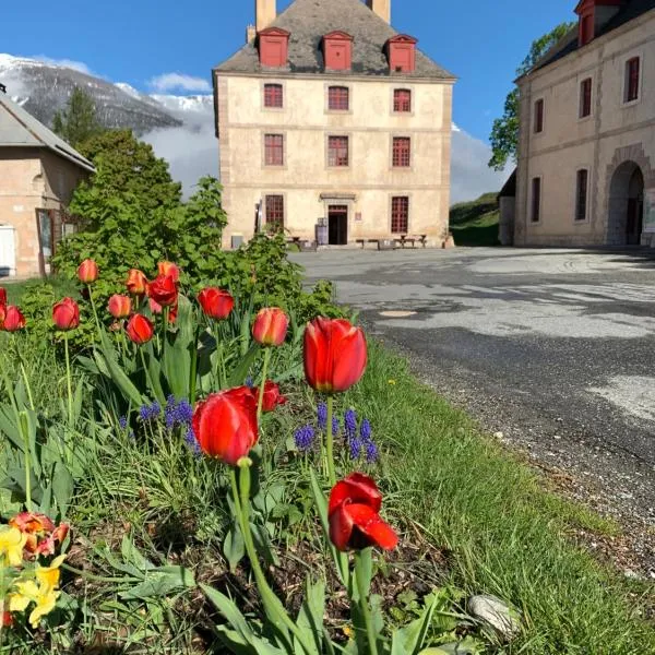 Le Pavillon des Officiers，位于蒙多凡的酒店