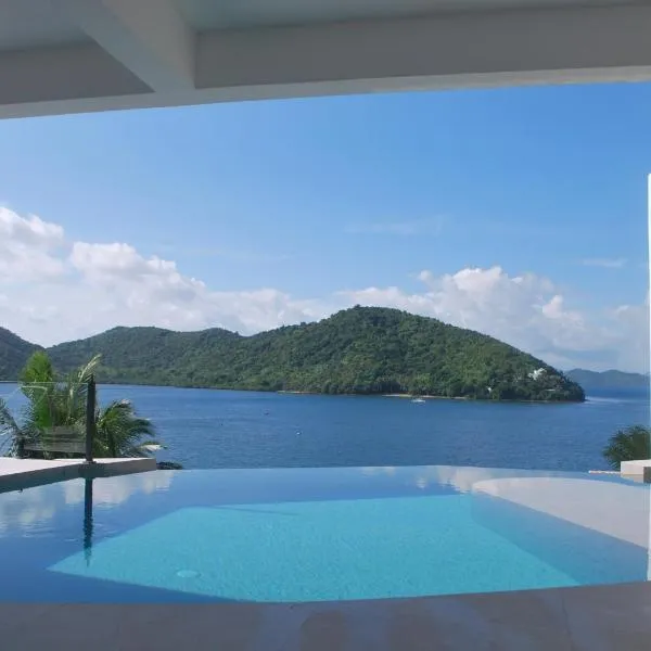 Stunning luxe 220sm villa by the sea entirely private with own pool，位于布桑加的酒店