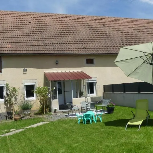 Bienvenue dans notre gîte "Le Chti Père" pouvant accueillir 6 personnes à Artonne, dans les Combrailles Puy de Dôme, 63，位于Artonne的酒店