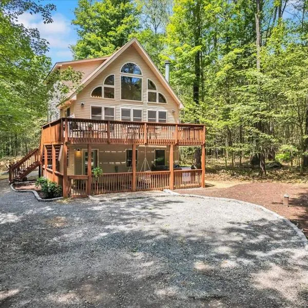 Chalet Lake, Movie Theater, Hot Tub, Arcade，位于Gouldsboro的酒店