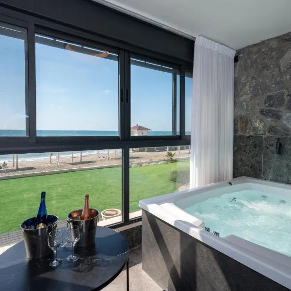 מבנים בים 77 Suites at sea，位于海法的酒店