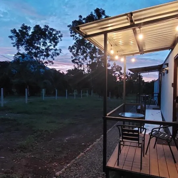 Serenity Rooms Arenal，位于Guayabal的酒店