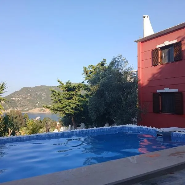 Villa Aspalathus Red, Pool and Panoramic Views to fulfil your Aegean memories，位于斯科派洛斯的酒店