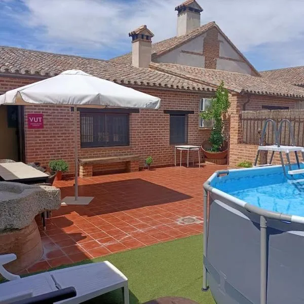 MUSEUM La Almazara de Alcabón 11th century，位于Alcabón的酒店