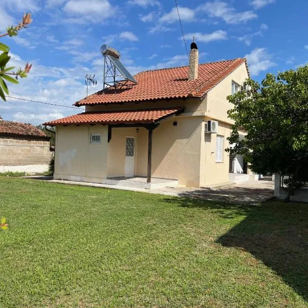 Eleni village House，位于卡梅纳维洛拉的酒店