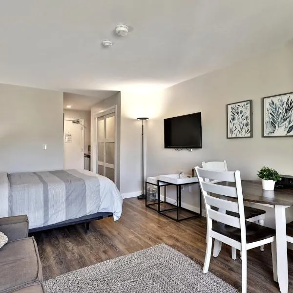 Charming Killington Center Studio Condo #341 on the Bus Route - Summer Pool，位于基灵顿的酒店