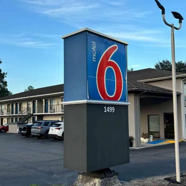Motel 6-Macclenny, FL，位于Macclenny的酒店