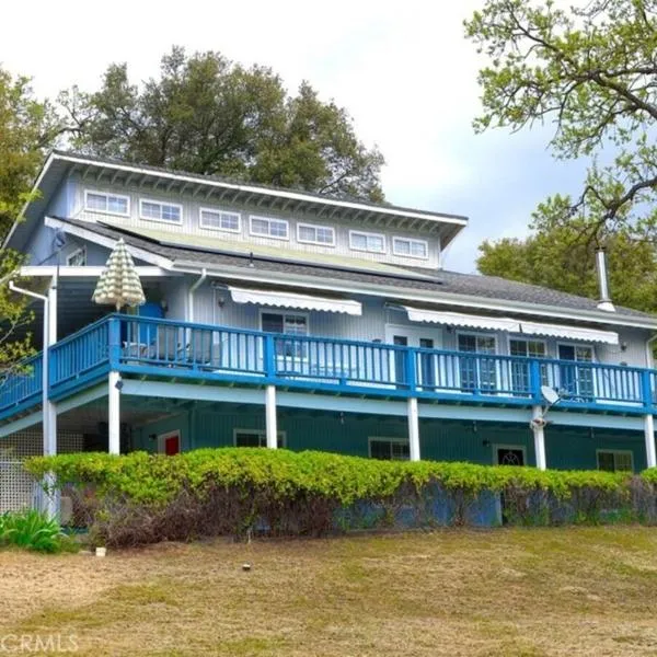 Beautiful Pet-Friendly Spacious Lodge near Yosemite & Lakes 12 Beds 6 BR up to 16 people，位于奥克赫斯特的酒店