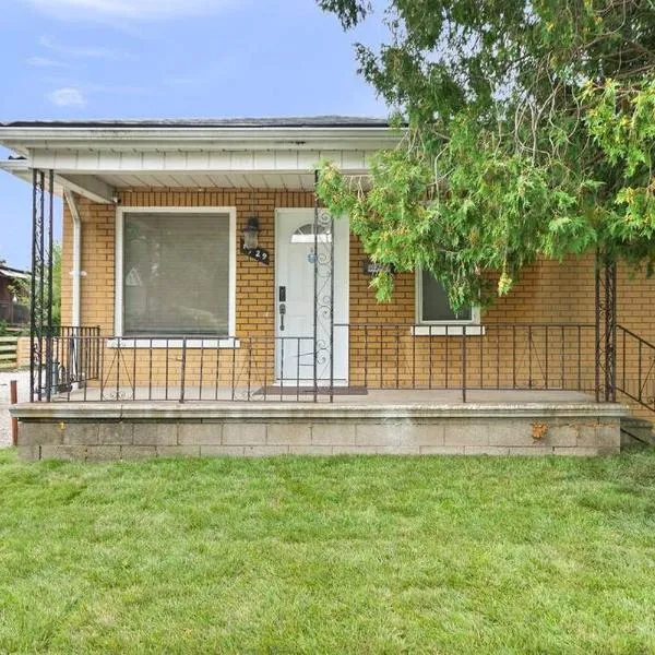 Charming Cozy 2-Bedroom Retreat in South Windsor，位于温莎的酒店