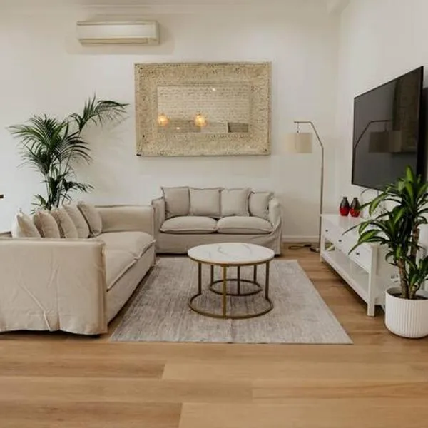 Vida Hamilton - 3 bed, 2 bath kids playground!，位于Hamilton的酒店