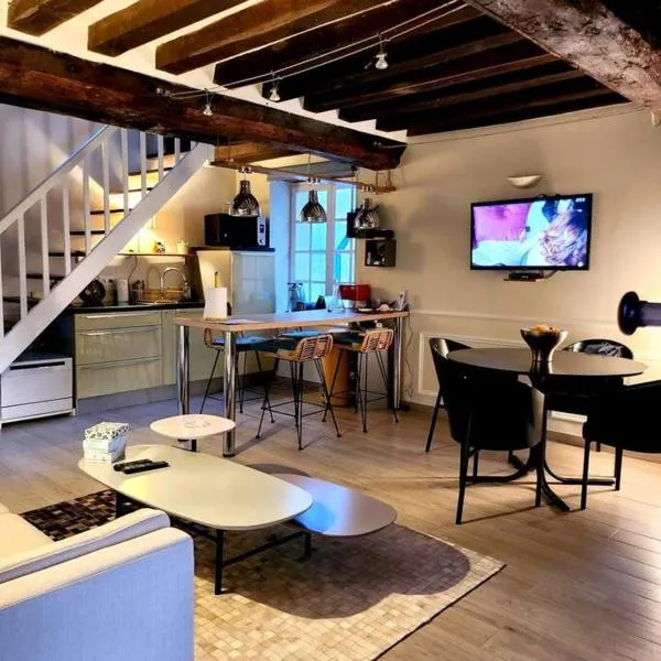 Petit Chalet romantique en normandie，位于Le Pin-au-Haras的酒店