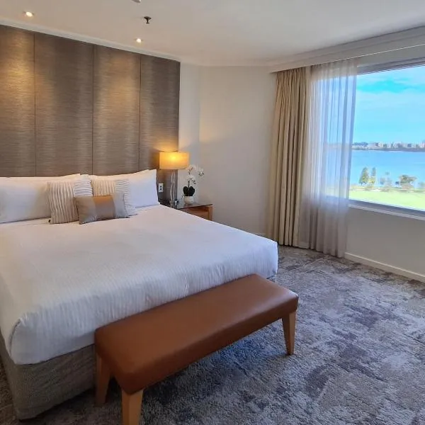 Residence on Langley Park，位于珀斯的酒店