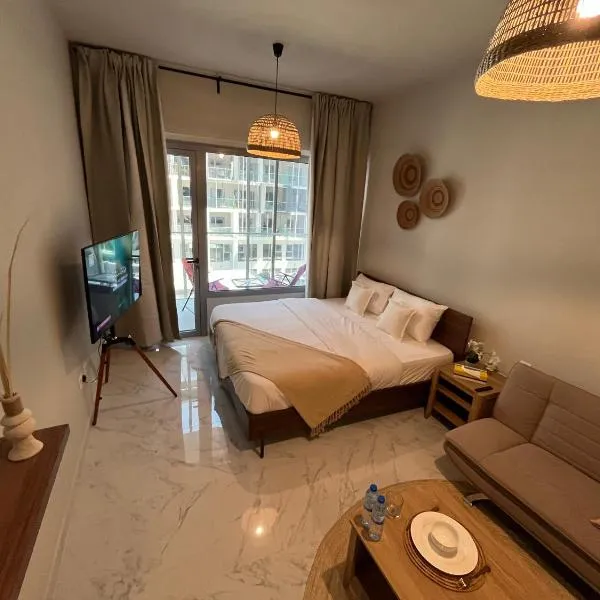 The Chic Retreat, Stylish Studio Close to Yas & Airport，位于阿布扎比的酒店