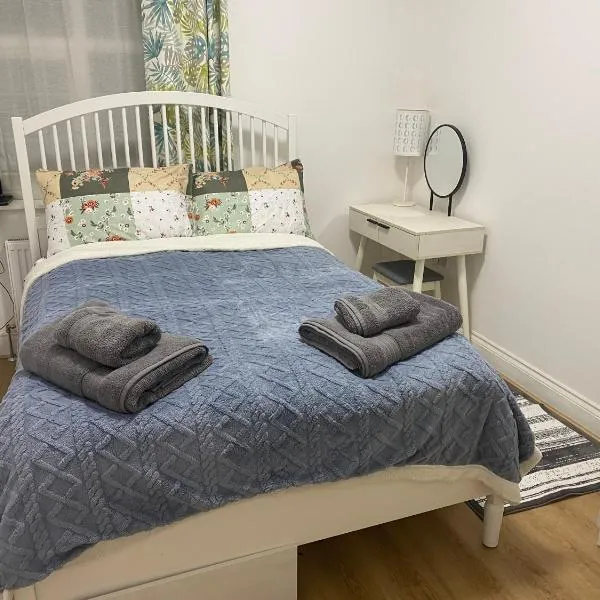 Slough - Sleeps 3 - PetFriendly - Riverside - Bay，位于斯劳的酒店