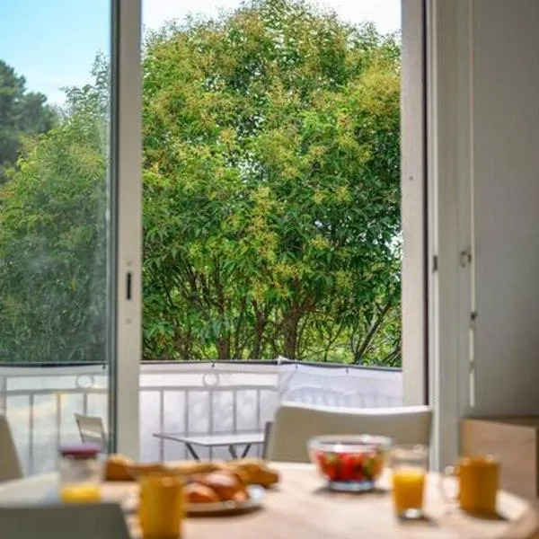 LA VILLA JULIA - Calme - Spacieux - Parking Privé - Climatisation，位于芒通的酒店