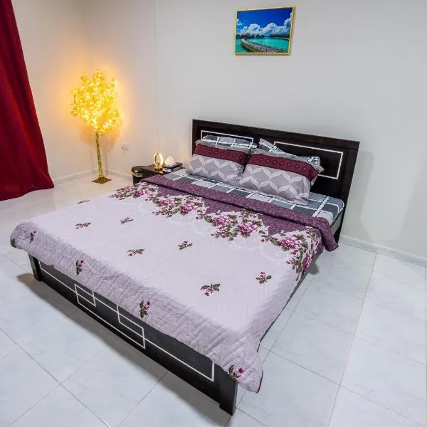 tourist Family and couple private Rooms ME11 BGR 01 baith al jannah LLC one private room in three bedroom apartment，位于阿马弗拉克的酒店