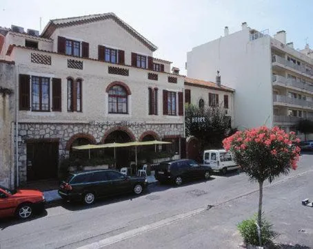 卡斯特米斯特拉尔酒店，位于胡安莱潘的酒店