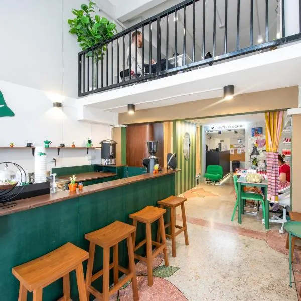 PICCOLO SUKHUMVIT HOSTEL- Self check-in after 6 pm，位于曼谷的酒店