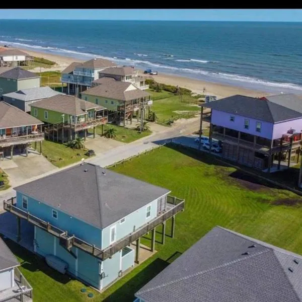JUST LISTED Beach House Steps Away from the Beach,位于Bolivar Peninsula的酒店
