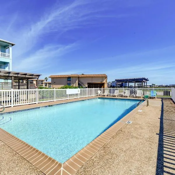 Beachfront Condo with Pool Access in Port Aransas，位于阿兰瑟斯港的酒店