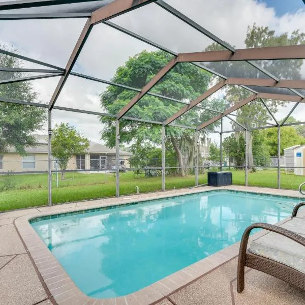 Spring Hill Retreat with Heated Pool and 4-in-1 Grill，位于春丘的酒店