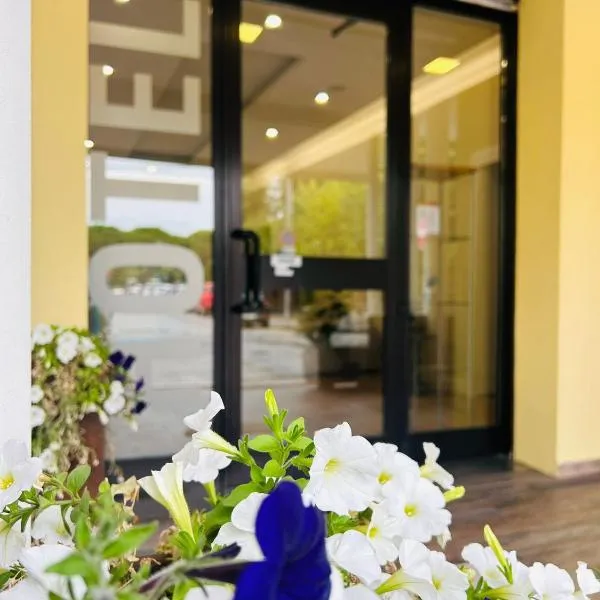 Hotel Benaco Mavras，位于佩斯基耶拉德加达的酒店