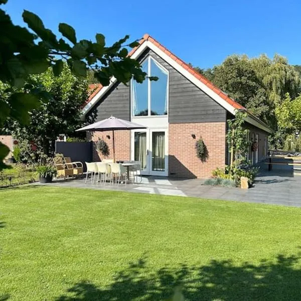 Familiehuis Het Gouden Plekje，位于Heeten的酒店