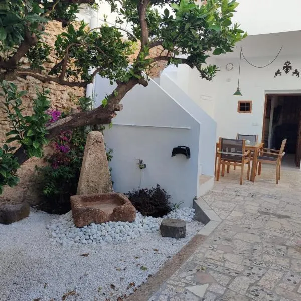 Mina25 by 7Escalones，位于罗塔的酒店