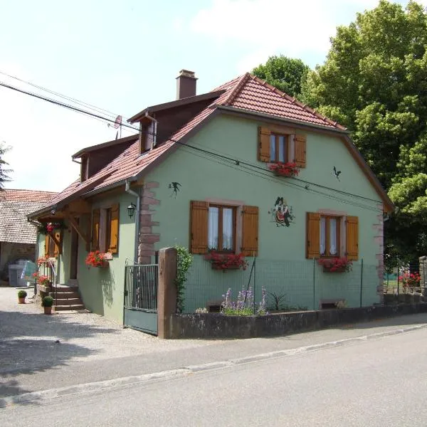 Gîte des Hirondelles，位于伊斯内姆的酒店