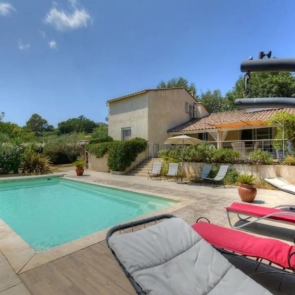 Villa Néoulaise 12 couchages，位于Néoules的酒店