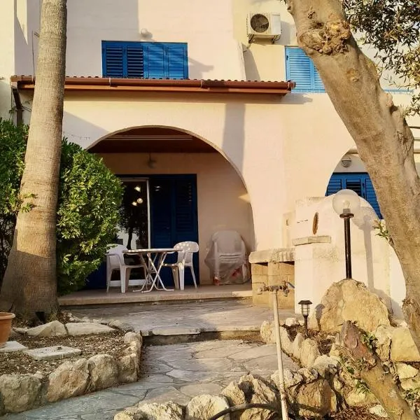 Holiday House in Paphos Tomb of the Kings，位于帕福斯的酒店