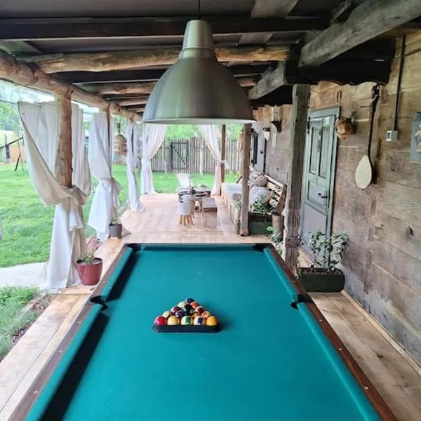 Kuća za odmor uz rijeku Utinju，位于Skakavac的酒店