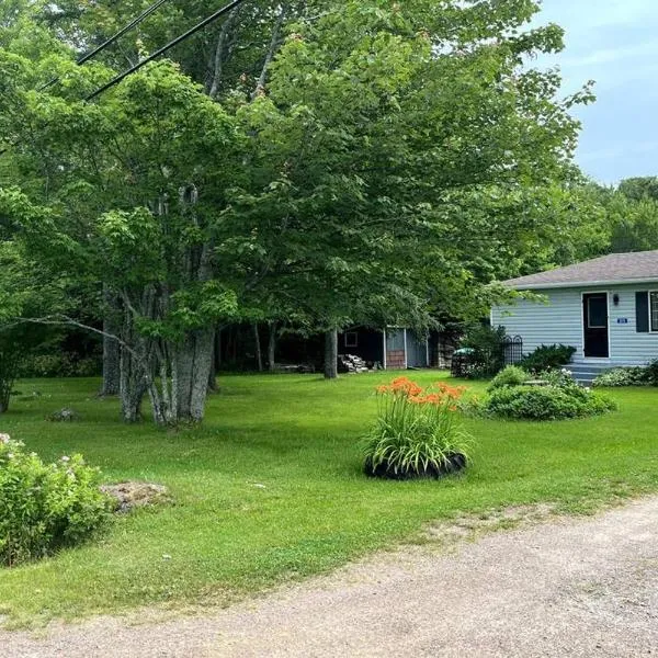 Cozy Country Vacation Home，位于Scoudouc的酒店