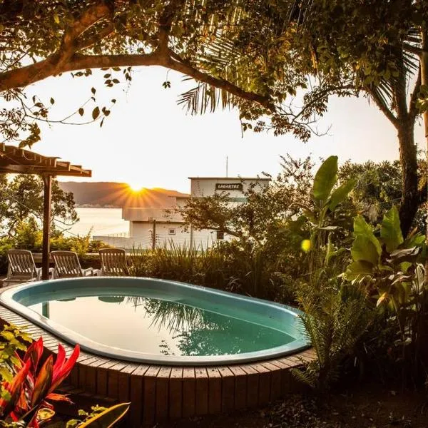Ape 1 - Jacuzzi e Vista parcial Mar - Bombinhas, SC，位于邦比尼亚斯的酒店
