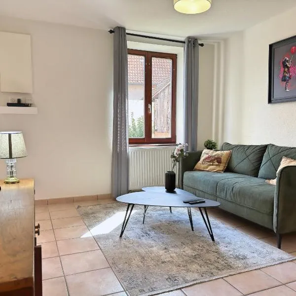 Convenient Stay with Private Parking, Smart TV & Bike Trails Nearby，位于Monswiller的酒店