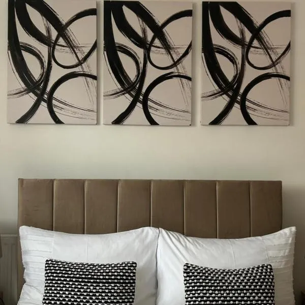 no6 overnight stays free onsite parking，位于Hindlip的酒店