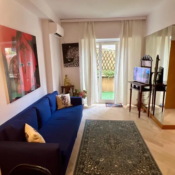 Very Central suite apartment with 1bedroom next to the underground train station Monaco and 6min from casino place，位于蒙特卡罗的酒店