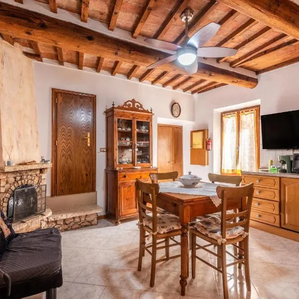 Sotto gli archi，位于Pari的酒店