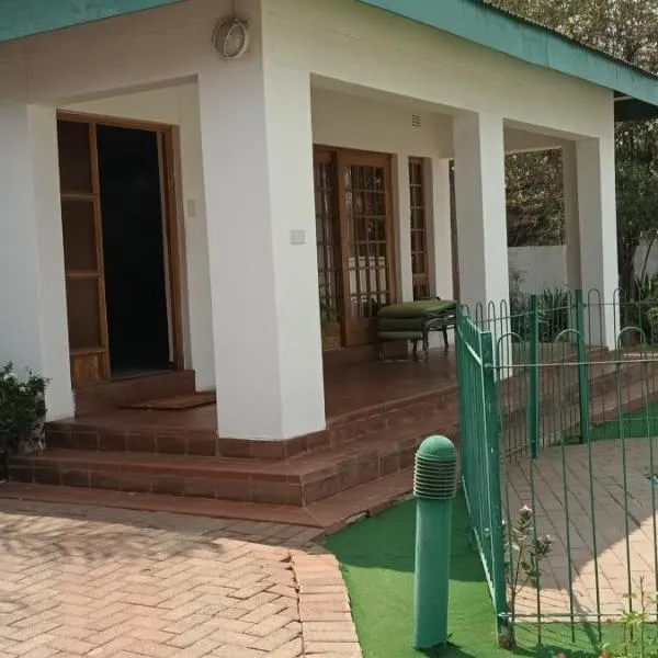 Bontanantana Guest House，位于哈博罗内的酒店