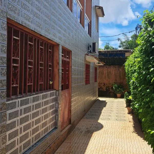 Casa Zauad low cost family house，位于比绍的酒店