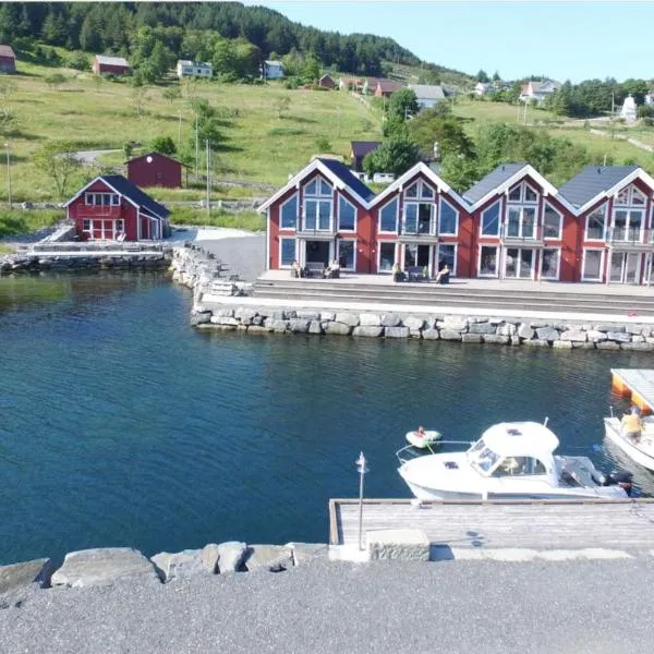 Måløy Fjordbuer moderne og luksuriøse med havutsikt，位于莫吕的酒店