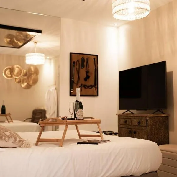 Love room Dubaï & Balnéo，位于圣朗贝尔达勒邦的酒店