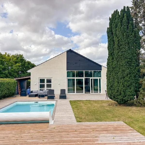 Luxury 300 square meter villa with Pool，位于哥本哈根的酒店