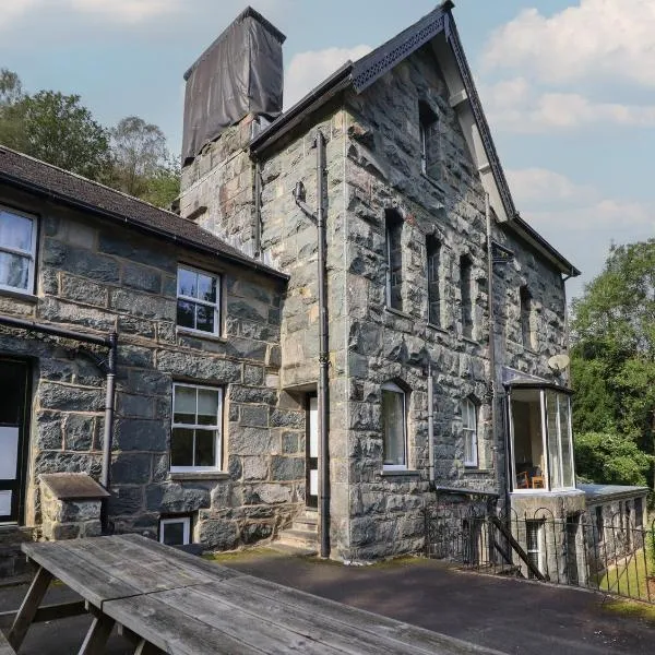 Bryn Cemlyn，位于Llanfachreth的酒店