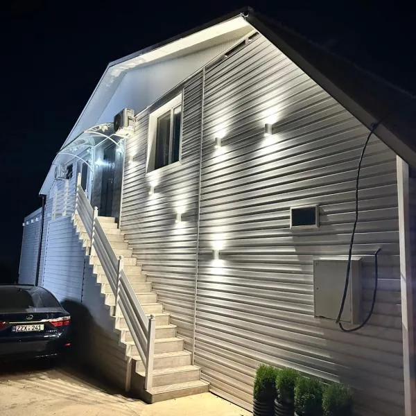 Home Fine Home Cinema，位于基希讷乌的酒店