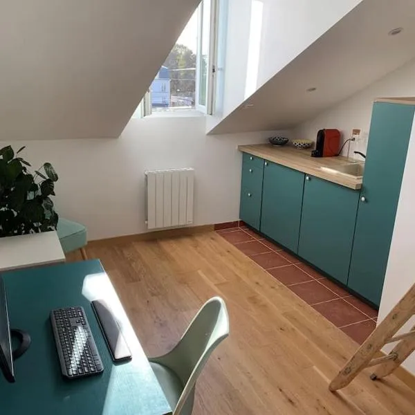 Charmant studio à proximité de la gare RER A，位于沙图的酒店