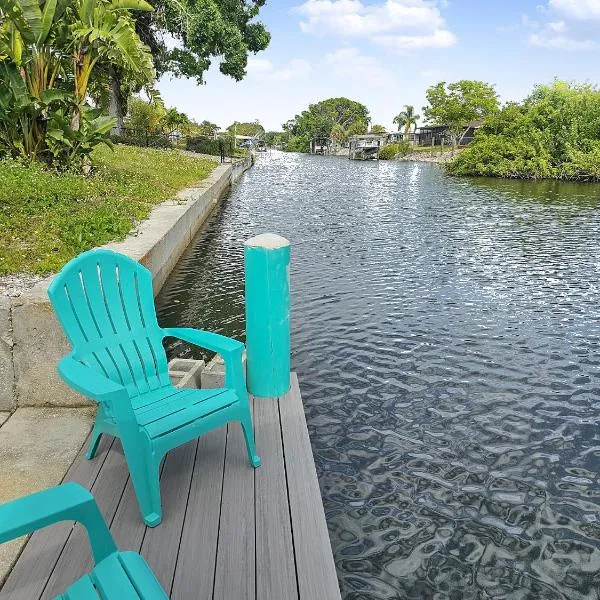 Dockside Delight Waterfront Gulf Access 4 mins to Beach，位于恩格尔伍德的酒店