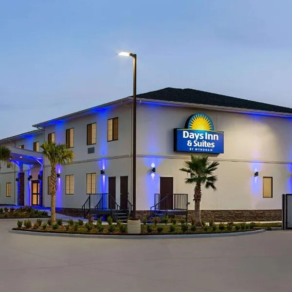 Days Inn & Suites by Wyndham Greater Tomball，位于汤博尔的酒店