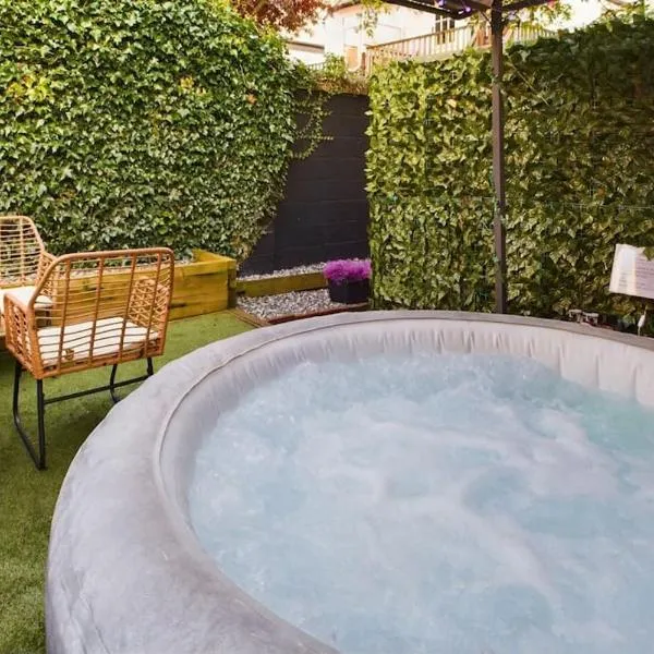 Stylish Maisonette with Hot Tub，位于布莱顿霍夫的酒店